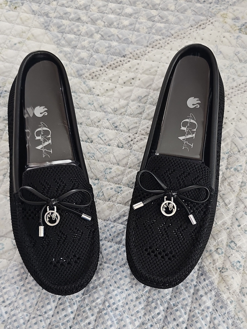 Gloria Vanderbilt Black Knit Loafers with Bow and Charm